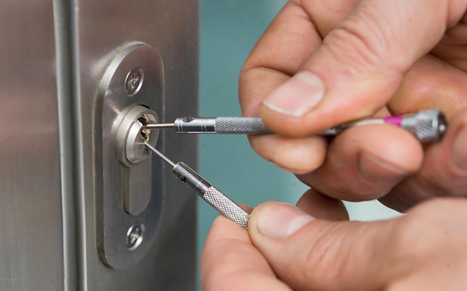 serrure de porte Montreuil